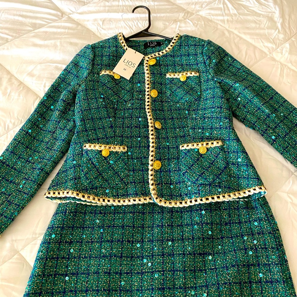 Set suit so beautiful